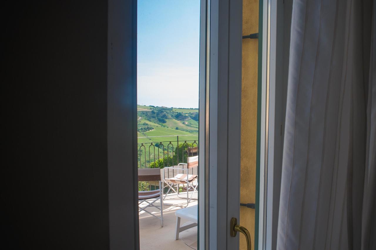 B&B Palazzo Mestichelli Boutique Palace Monteprandone Bagian luar foto